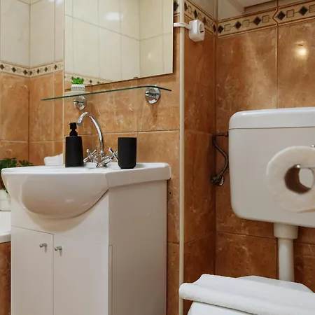 Cosy Close To Mall Бухарест