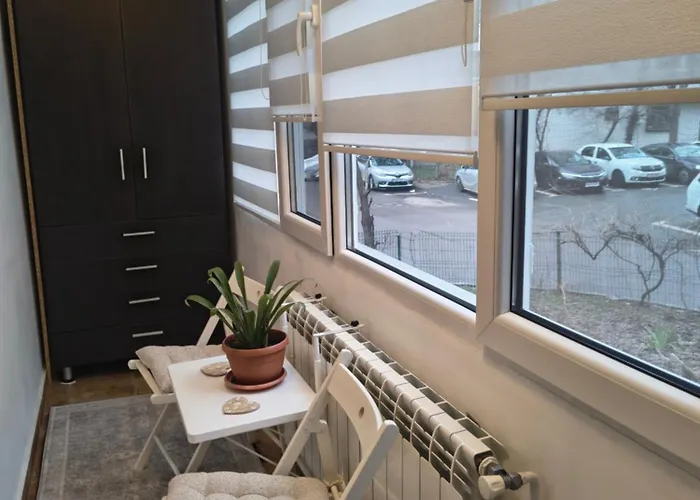 Cosy Close To Mall